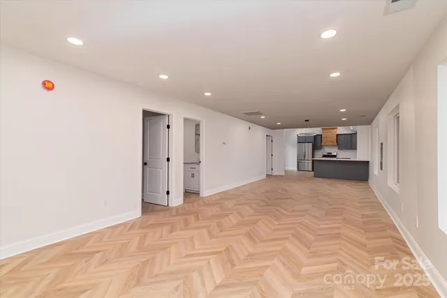 en empty room with window and ceiling fan