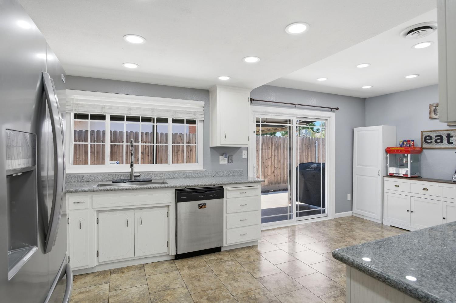 1621 Groveton Way Modesto, CA 95355 - Photo 20 of 39