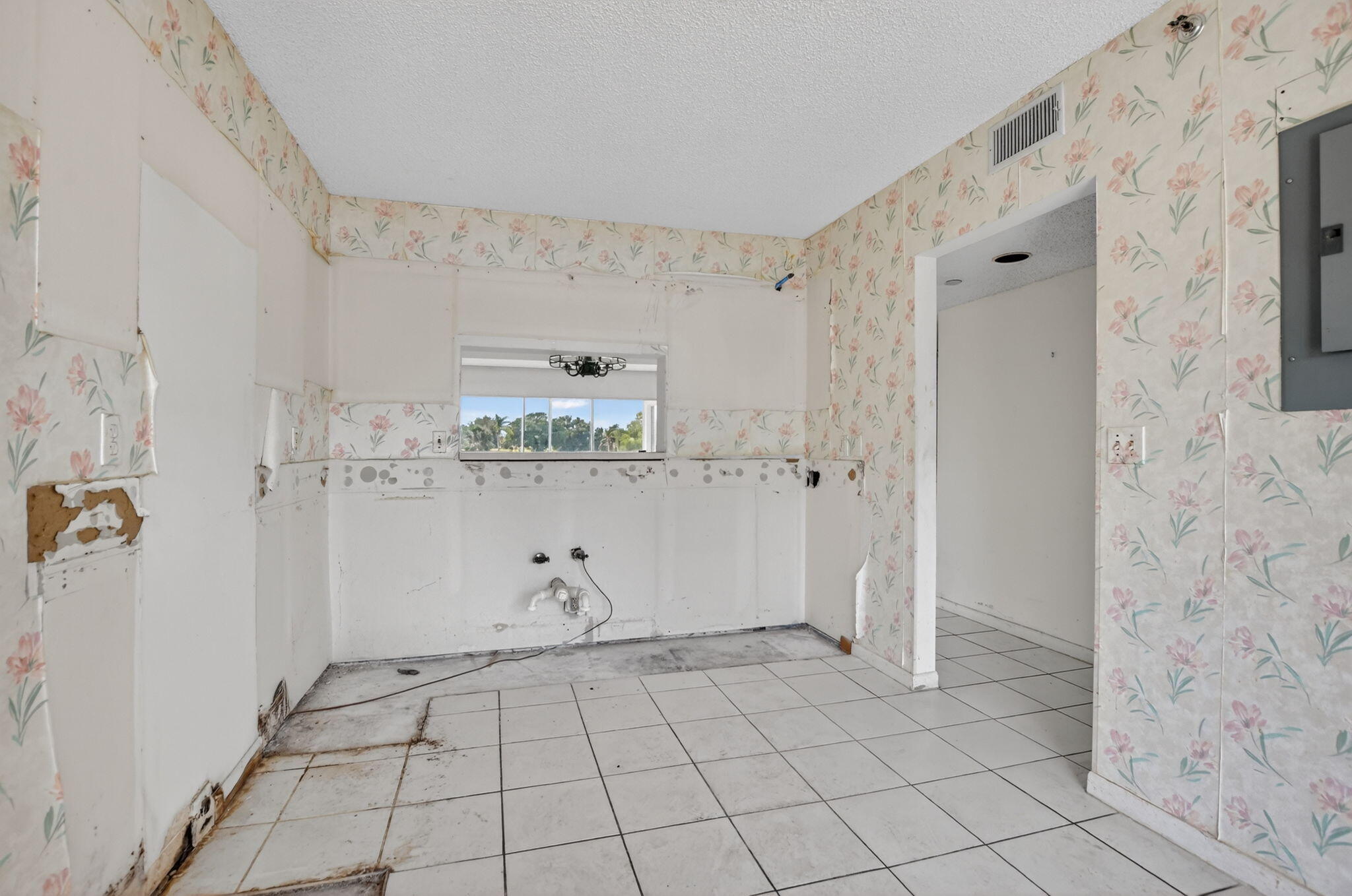 280 Northwest 67th Street, Unit B203 Boca Raton, FL 33487 - Photo 8 of 16 Kitchen