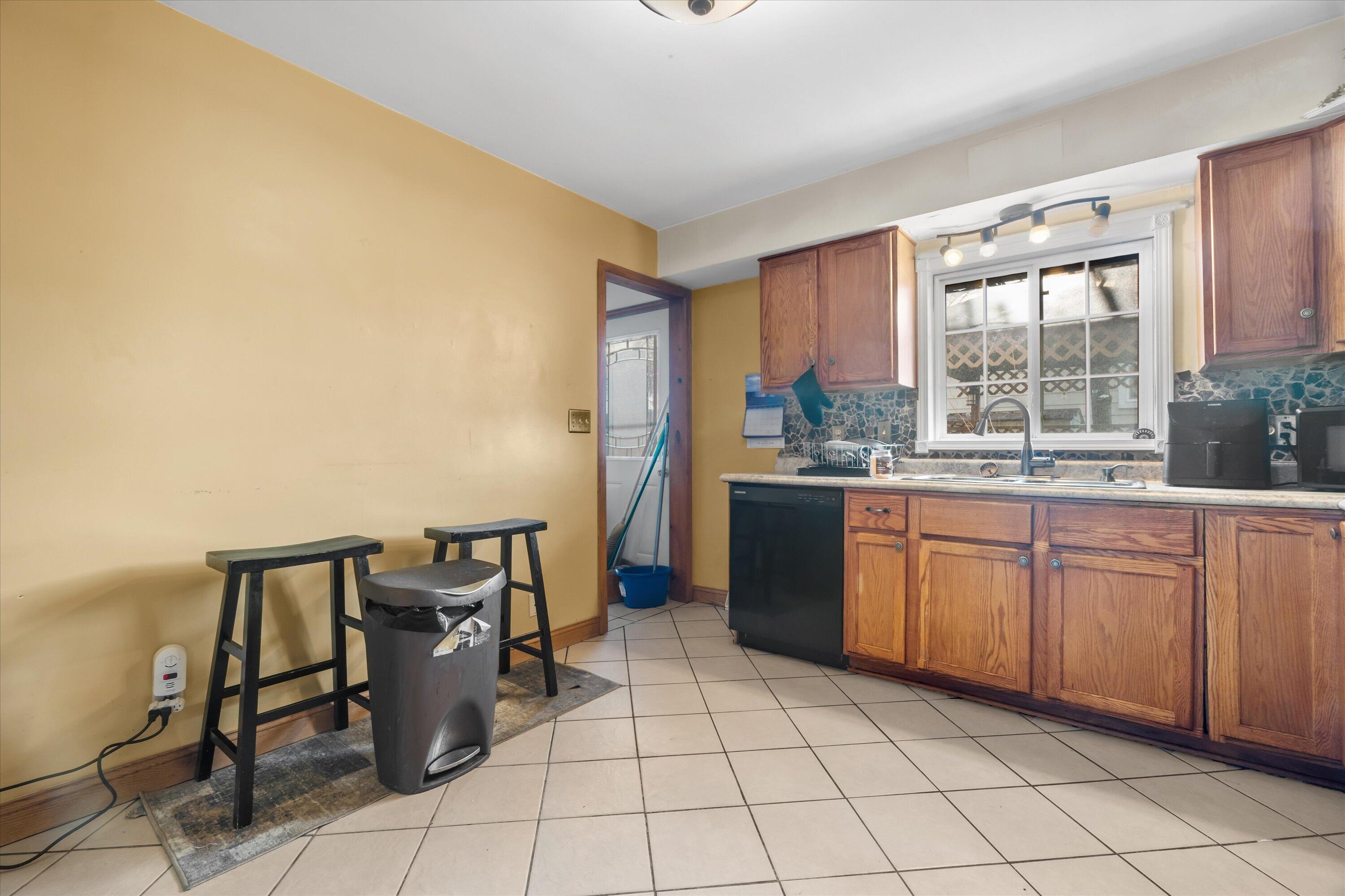 3716 Marquette Street Racine, WI 53402 - Photo 13 of 21 15-DSC00572