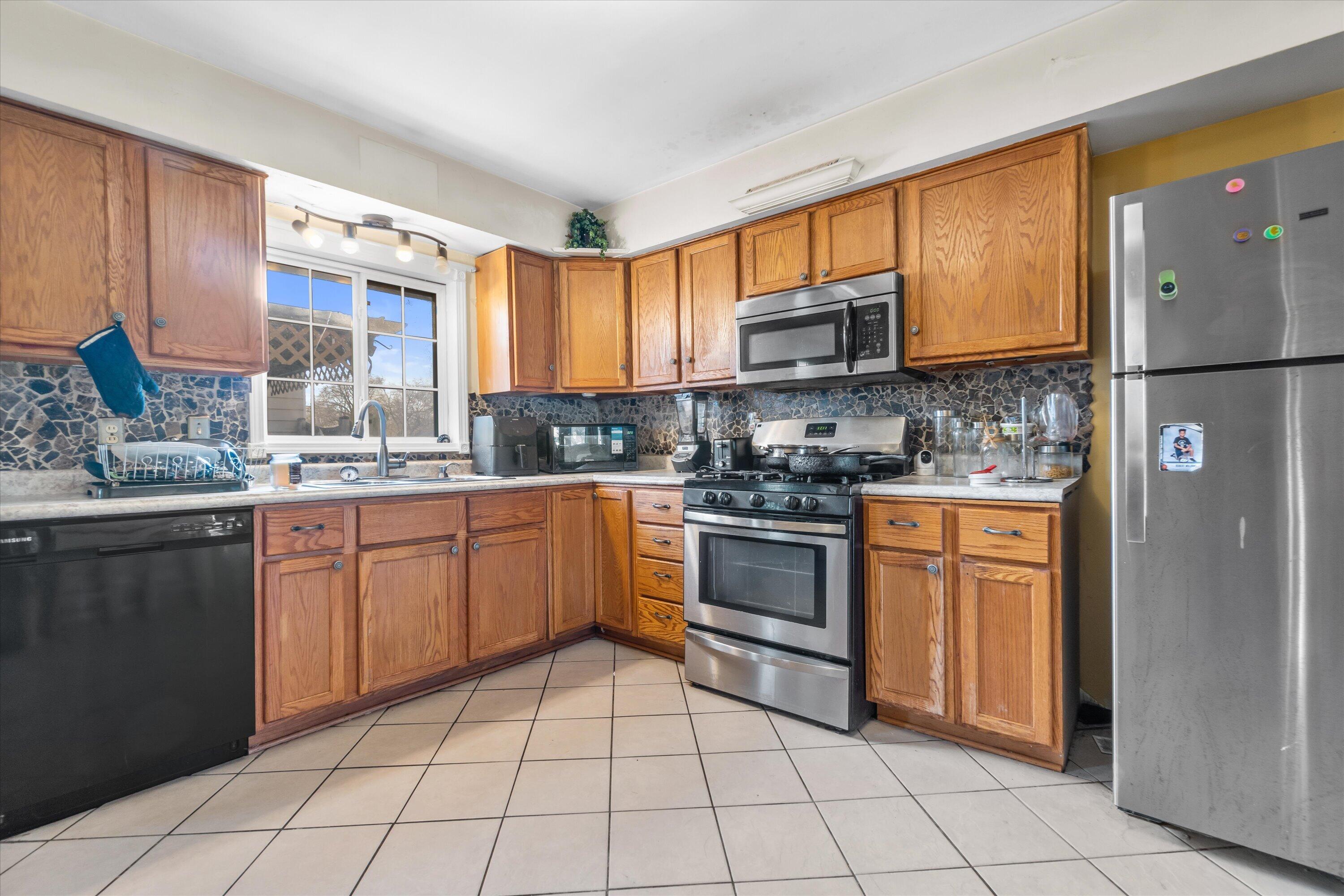 3716 Marquette Street Racine, WI 53402 - Photo 14 of 21 16-DSC00578