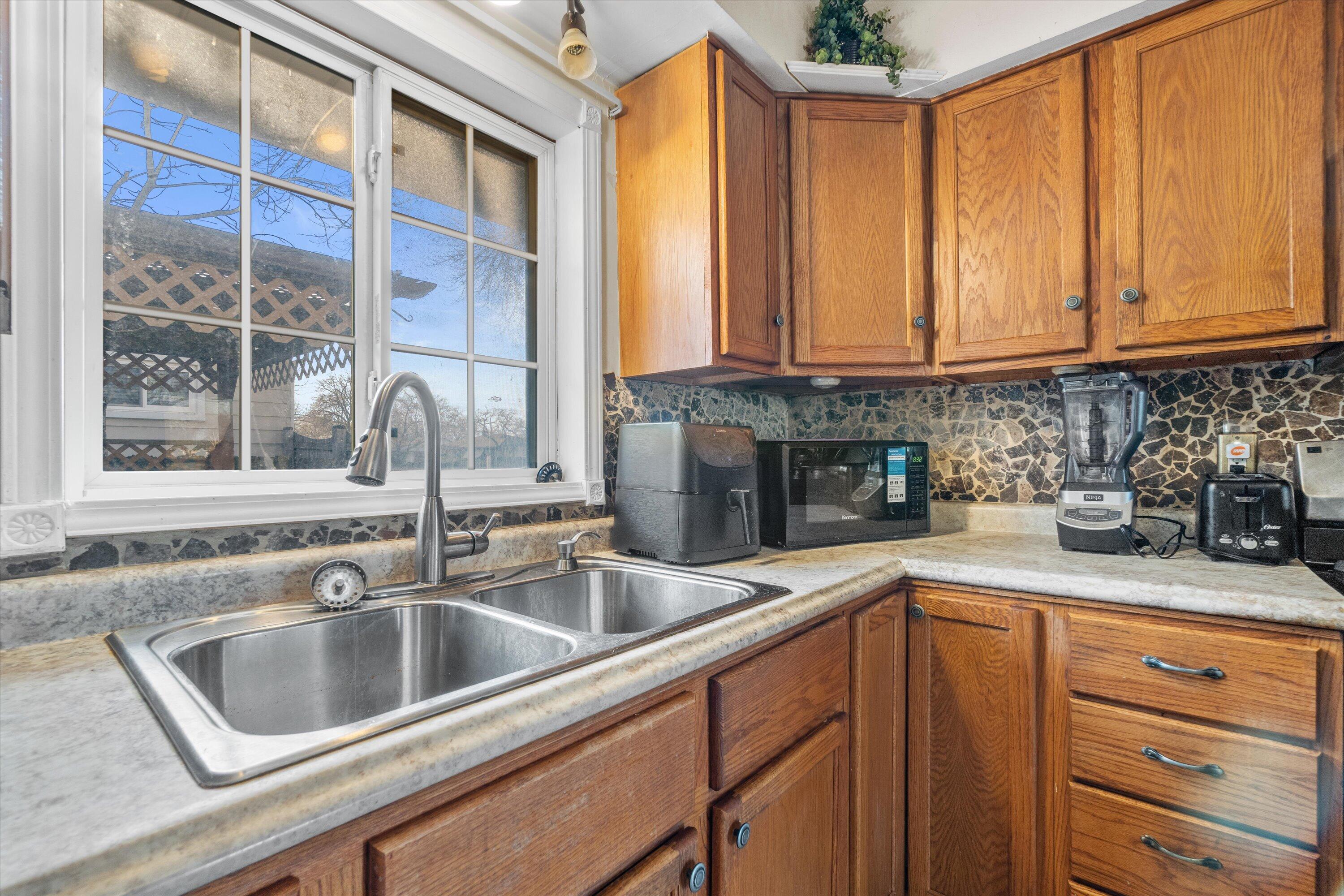 3716 Marquette Street Racine, WI 53402 - Photo 17 of 21 19-DSC00602