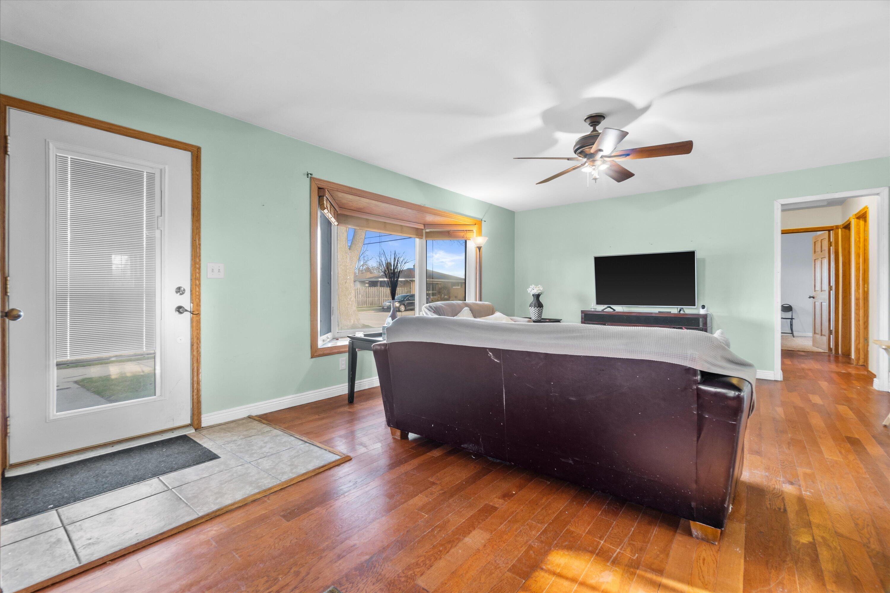 3716 Marquette Street Racine, WI 53402 - Photo 3 of 21 03-DSC00482