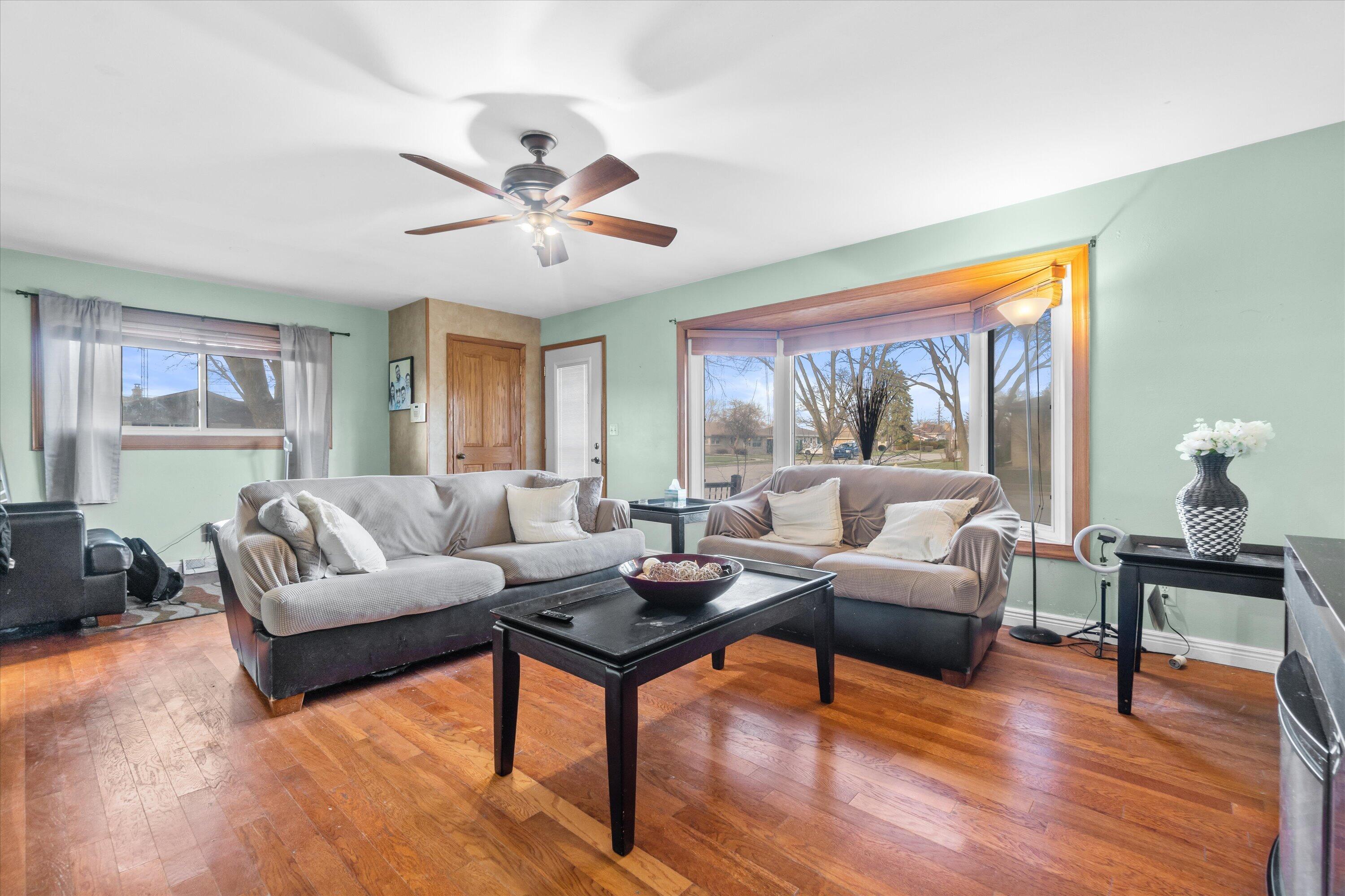 3716 Marquette Street Racine, WI 53402 - Photo 5 of 21 05-DSC00494