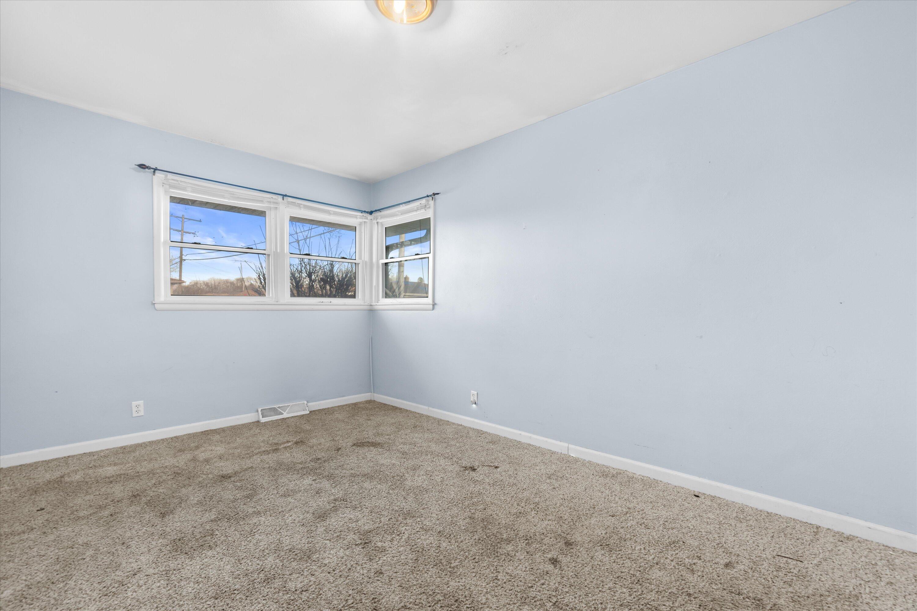 3716 Marquette Street Racine, WI 53402 - Photo 8 of 21 08-DSC00512