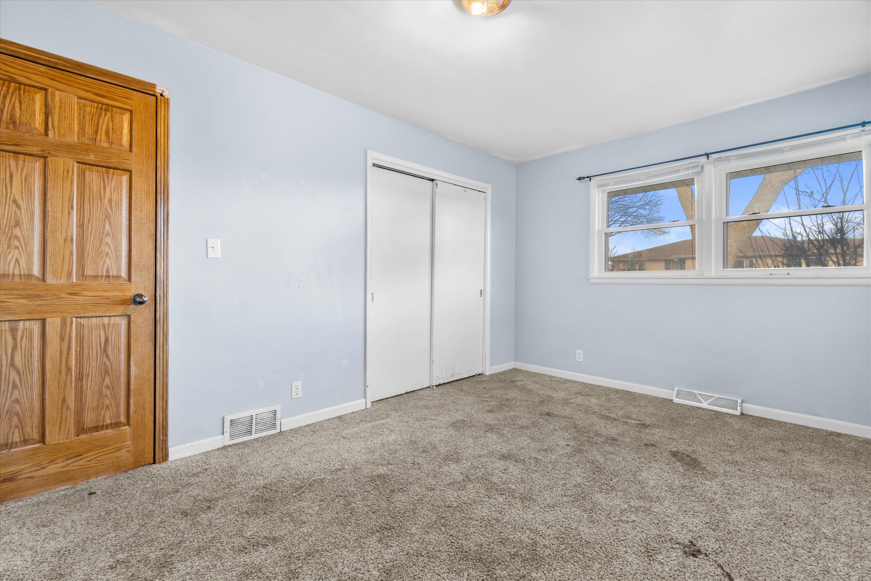 3716 Marquette Street Racine, WI 53402 - Photo 9 of 21 09-DSC00530