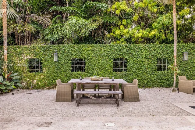 $7,900,000 | 7370 Vistalmar Street, Coral Gables, FL 33143