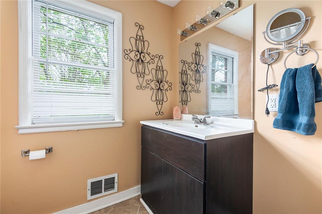 1124 Park Road Anderson, IN 46011 - Photo 9 of 20 Gallery Image 9