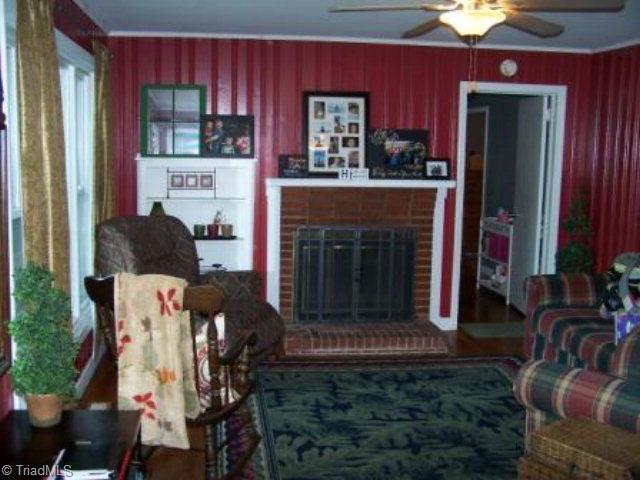 5447 Mountain View Road Hays, NC 28635 - Photo 3 of 13 Living Room