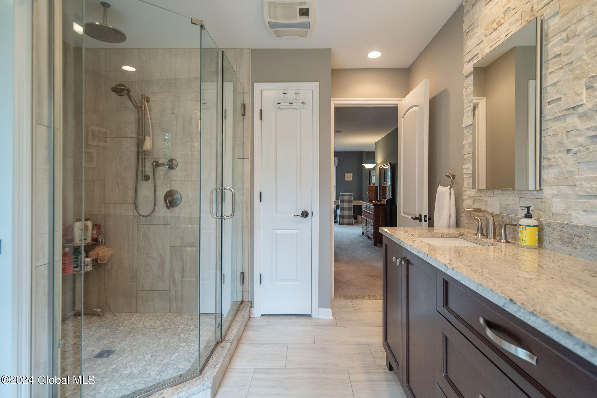 206 Shaker Ridge Drive Colonie, NY 12309 - Photo 19 of 41 Interior 18