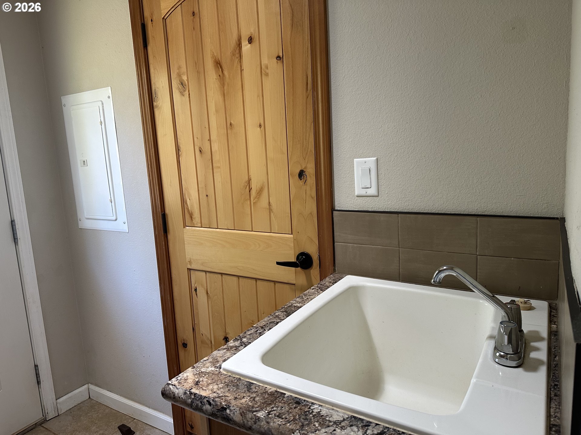 96422 Alder Ridge Road Brookings, OR 97415 - Photo 15 of 44 Laundry