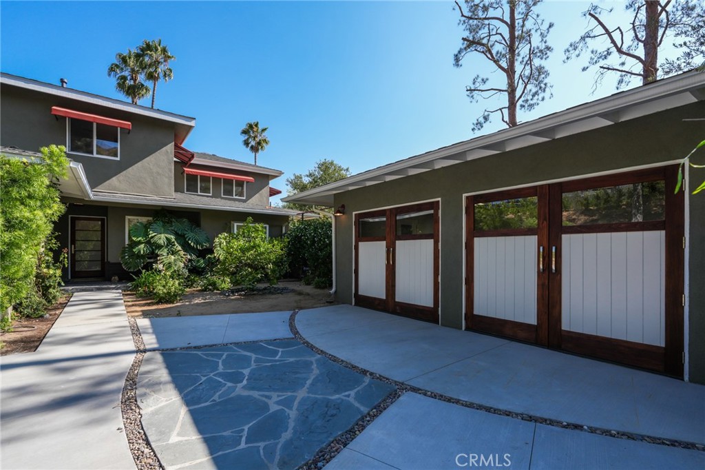 430 Devonwood Road Altadena, CA 91001 - Photo 2 of 39