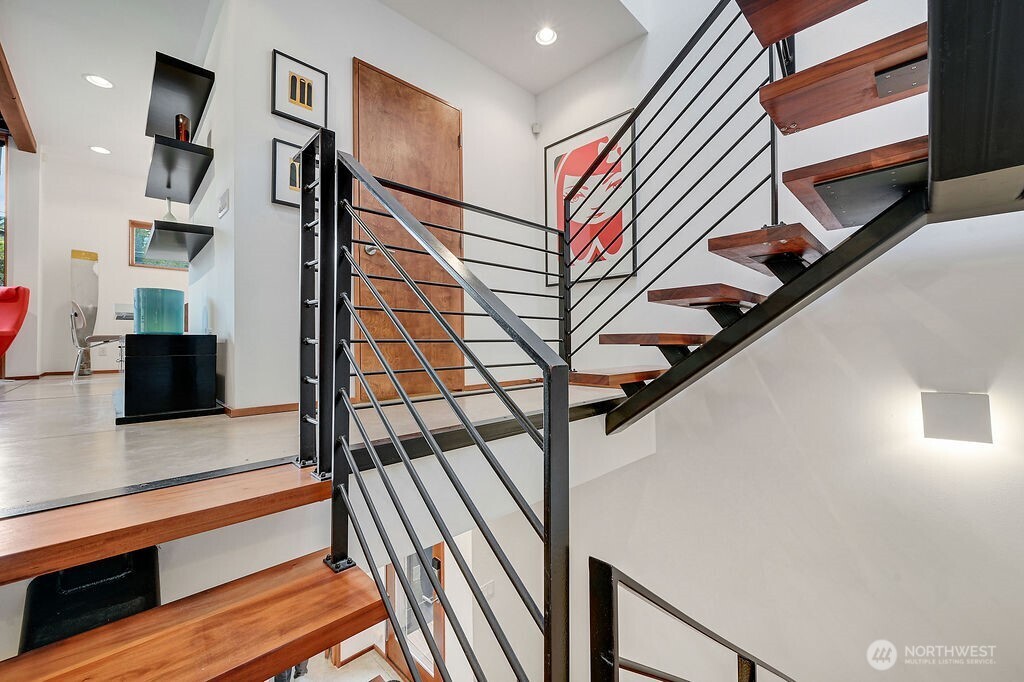 209 12th Avenue East Seattle, WA 98102 - Photo 11 of 40