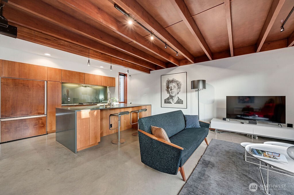 209 12th Avenue East Seattle, WA 98102 - Photo 13 of 40