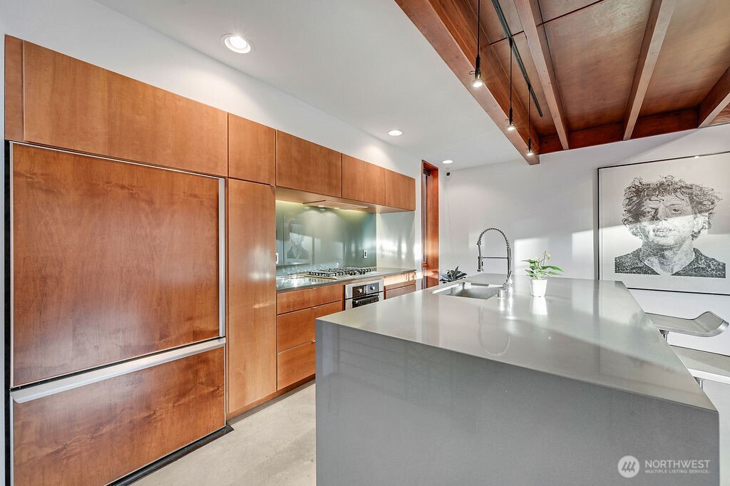 209 12th Avenue East Seattle, WA 98102 - Photo 14 of 40