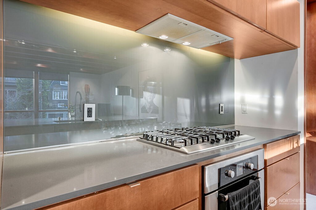 209 12th Avenue East Seattle, WA 98102 - Photo 15 of 40