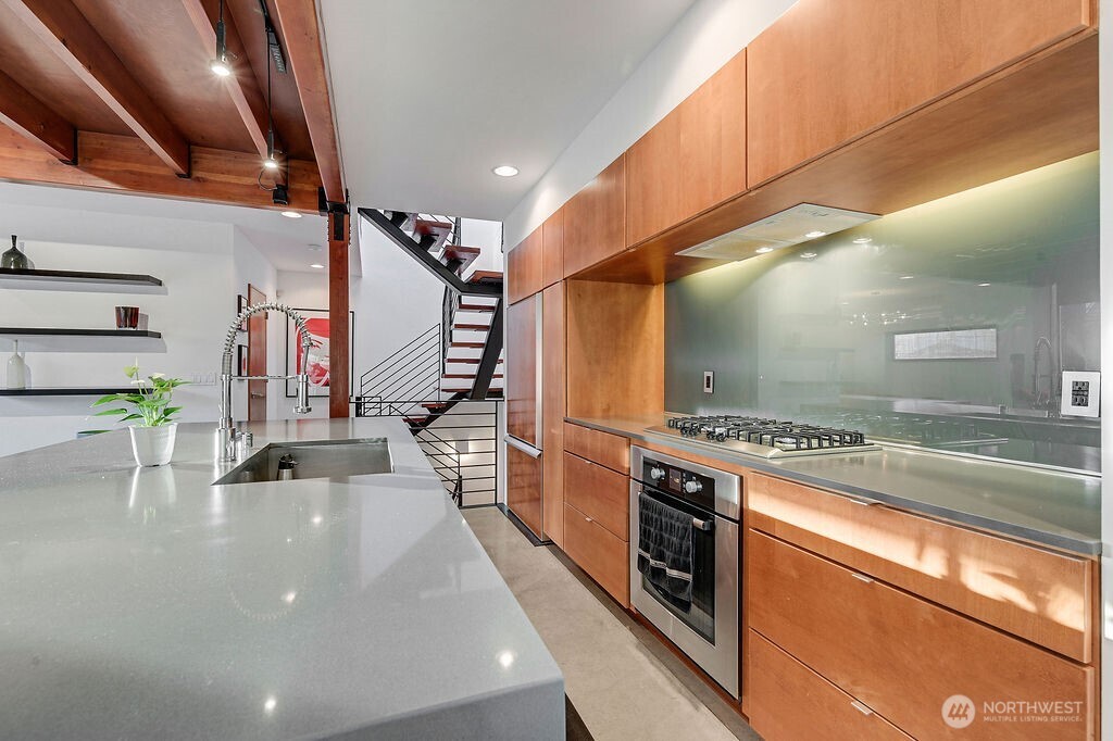 209 12th Avenue East Seattle, WA 98102 - Photo 16 of 40