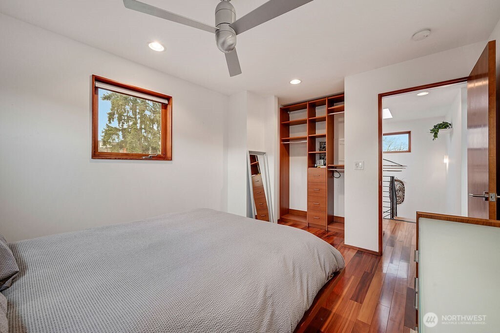 209 12th Avenue East Seattle, WA 98102 - Photo 25 of 40