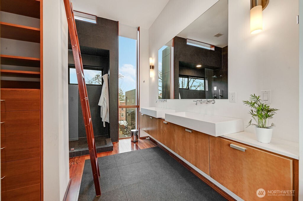 209 12th Avenue East Seattle, WA 98102 - Photo 31 of 40