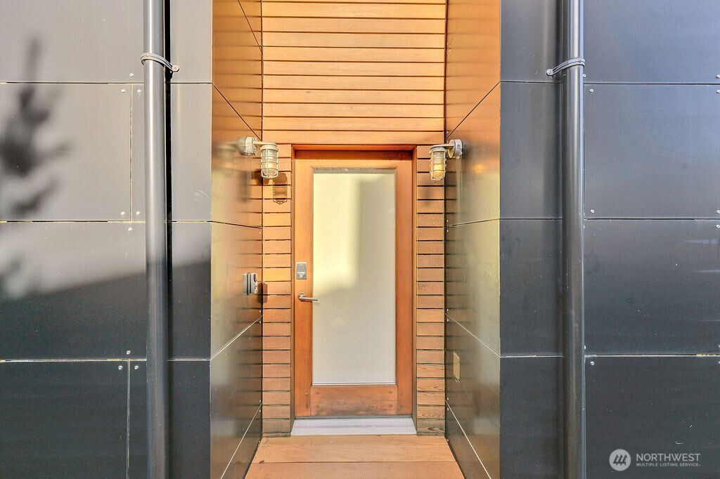 209 12th Avenue East Seattle, WA 98102 - Photo 5 of 40