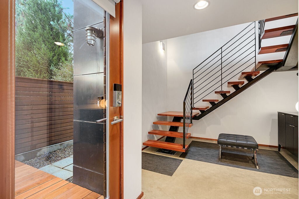 209 12th Avenue East Seattle, WA 98102 - Photo 6 of 40