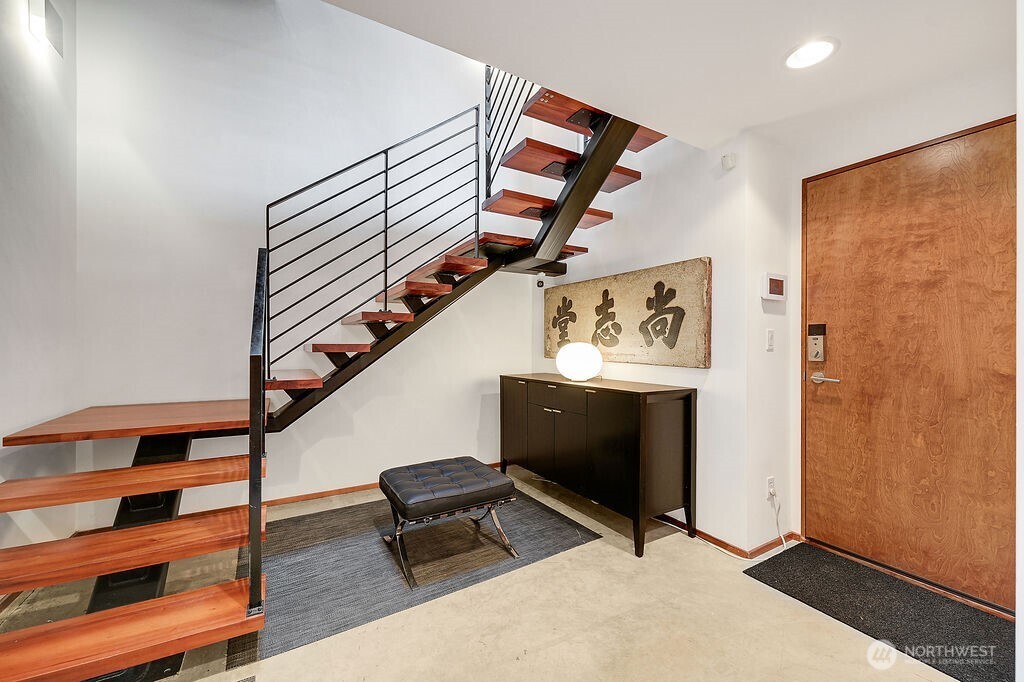 209 12th Avenue East Seattle, WA 98102 - Photo 7 of 40