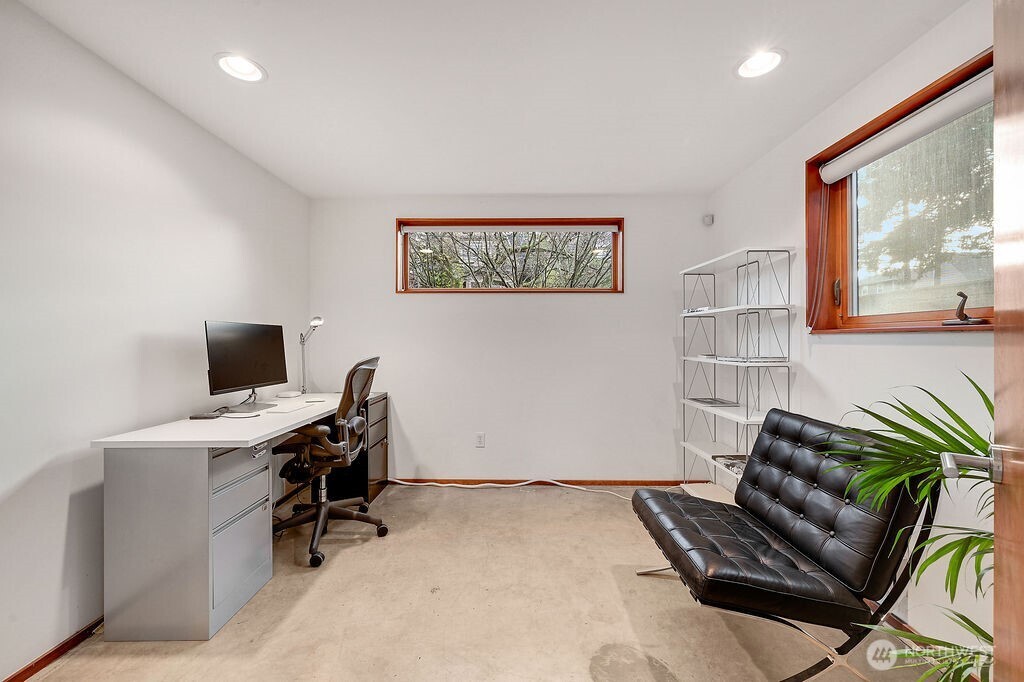 209 12th Avenue East Seattle, WA 98102 - Photo 9 of 40