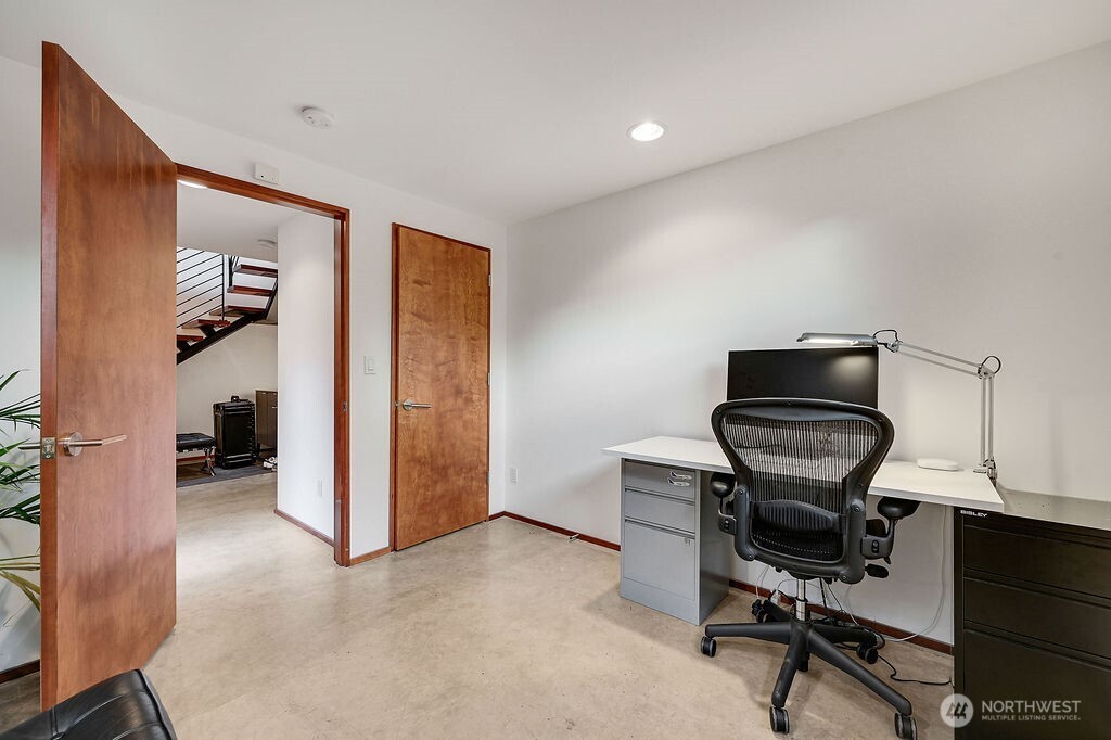 209 12th Avenue East Seattle, WA 98102 - Photo 10 of 40