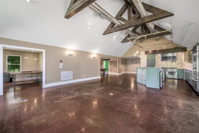 a view of a livingroom with furniture and a ceiling fan