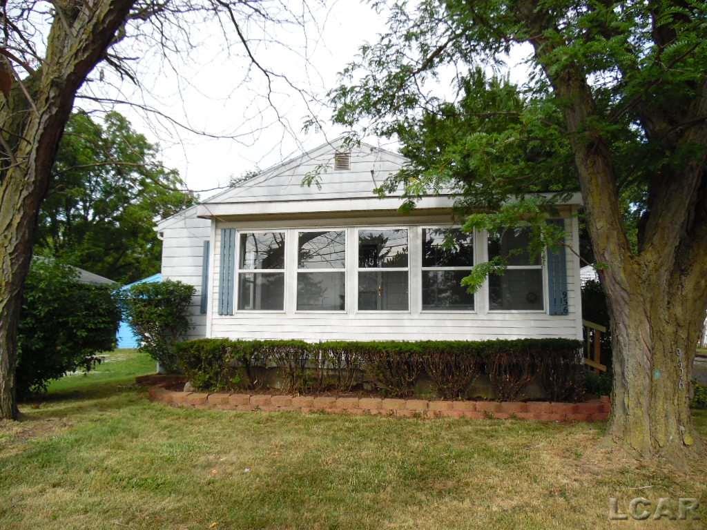 936 Division Street Adrian, MI 49221 - Photo 1 of 16 31298401.JPG