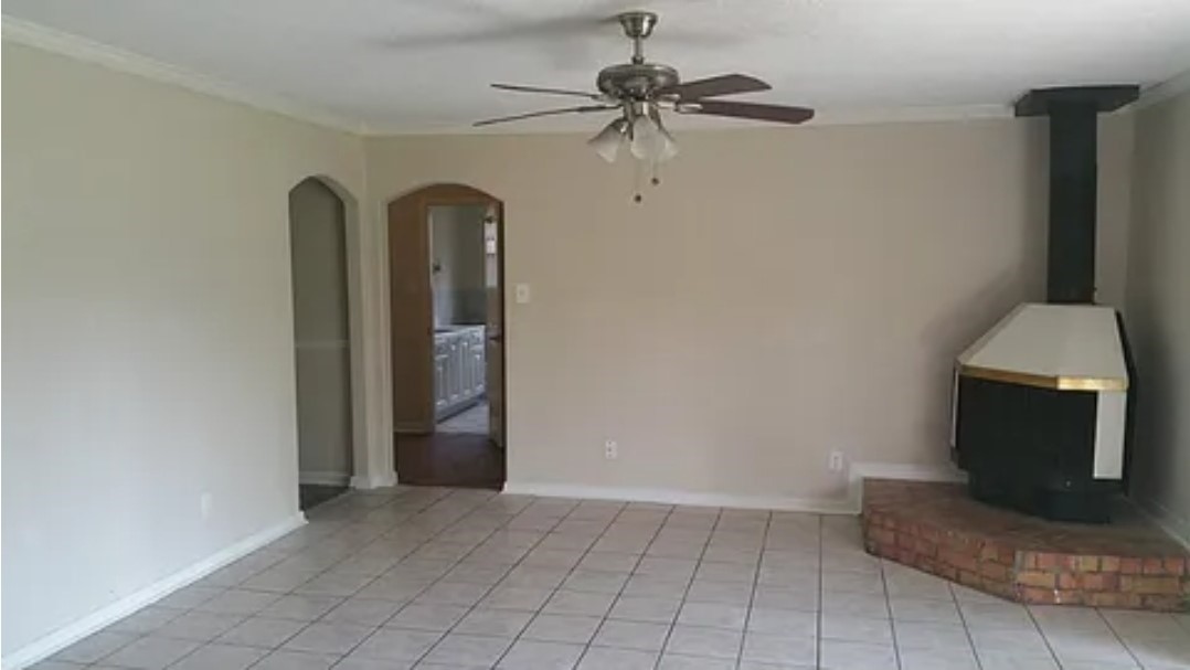 8835 Valley View Lane Houston, TX 77074 - Photo 7 of 8 a view of entryway with workspace