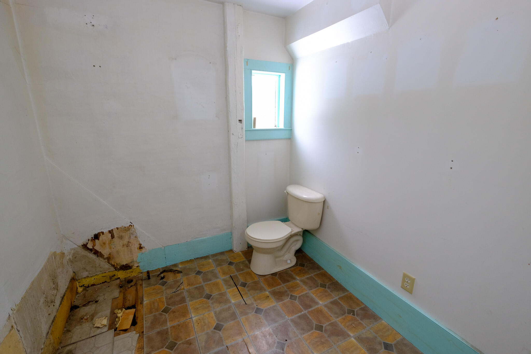 56 Snows Point Road St. George, ME 04860 - Photo 8 of 27 Bathroom