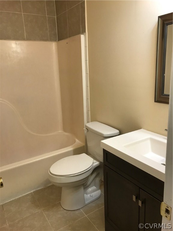 6904 Full Rack Court Midlothian, VA 23112 - Photo 15 of 29 a bathroom with a toilet a sink and shower