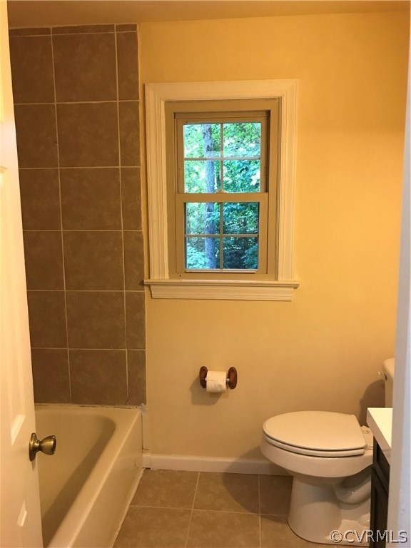 6904 Full Rack Court Midlothian, VA 23112 - Photo 22 of 29 a bathroom with a toilet and bathtub
