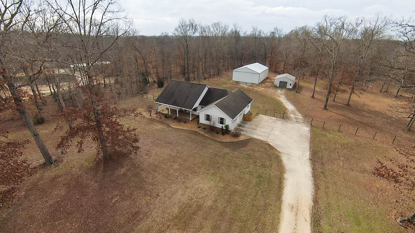 417 Tom White Road Big Sandy, TN 38221 - Photo 4 of 35