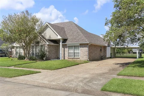 $259,000 | 2261 Country Club Drive, Laplace, LA 70068