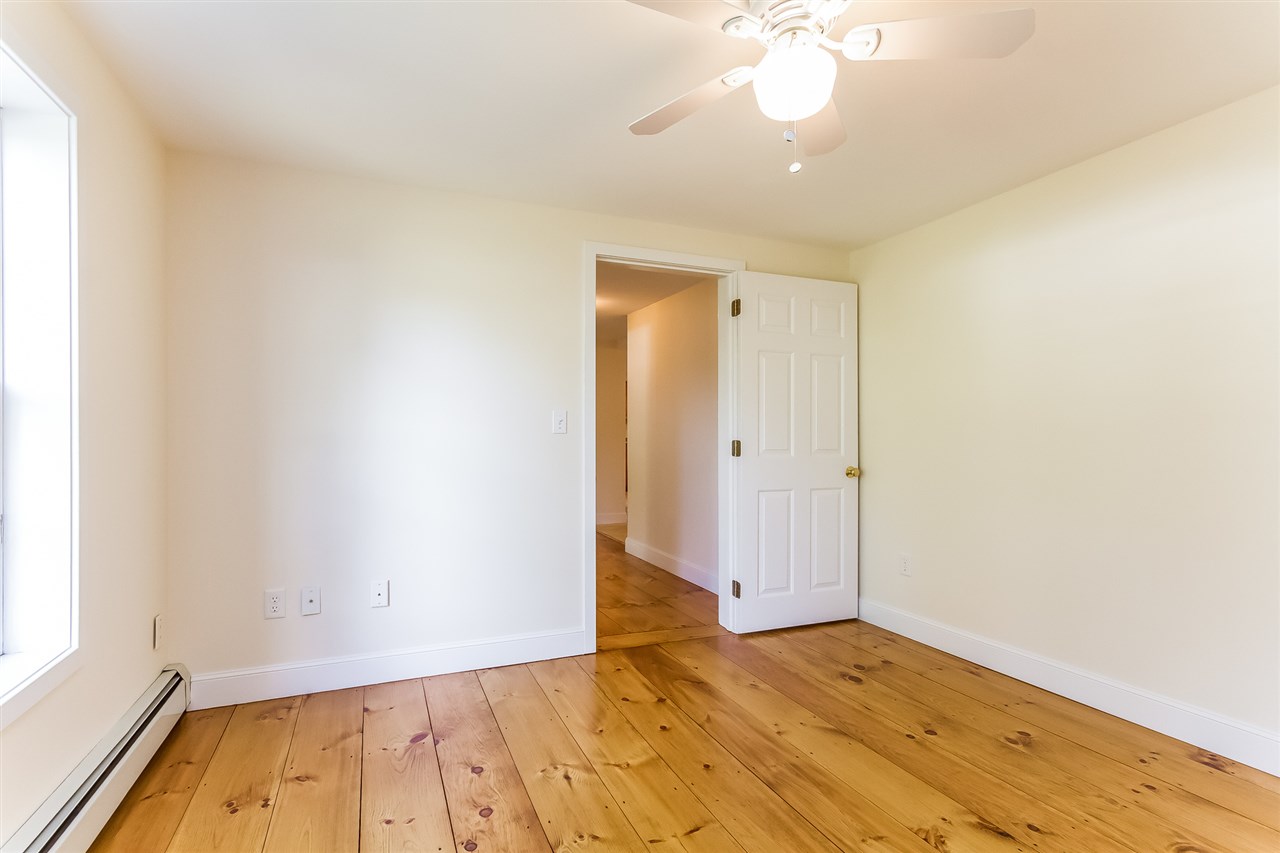 9 Derry Road Chester, NH 03036 - Photo 15 of 38