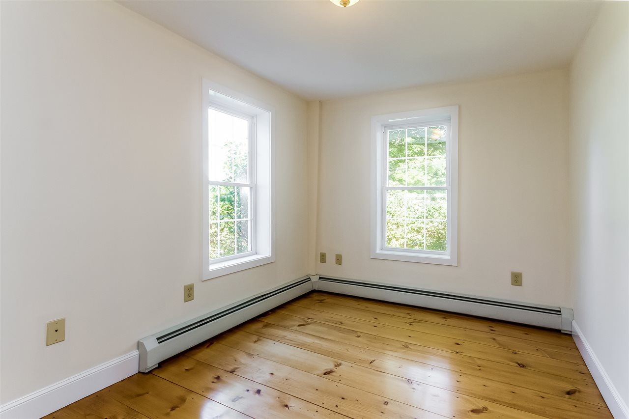 9 Derry Road Chester, NH 03036 - Photo 19 of 38