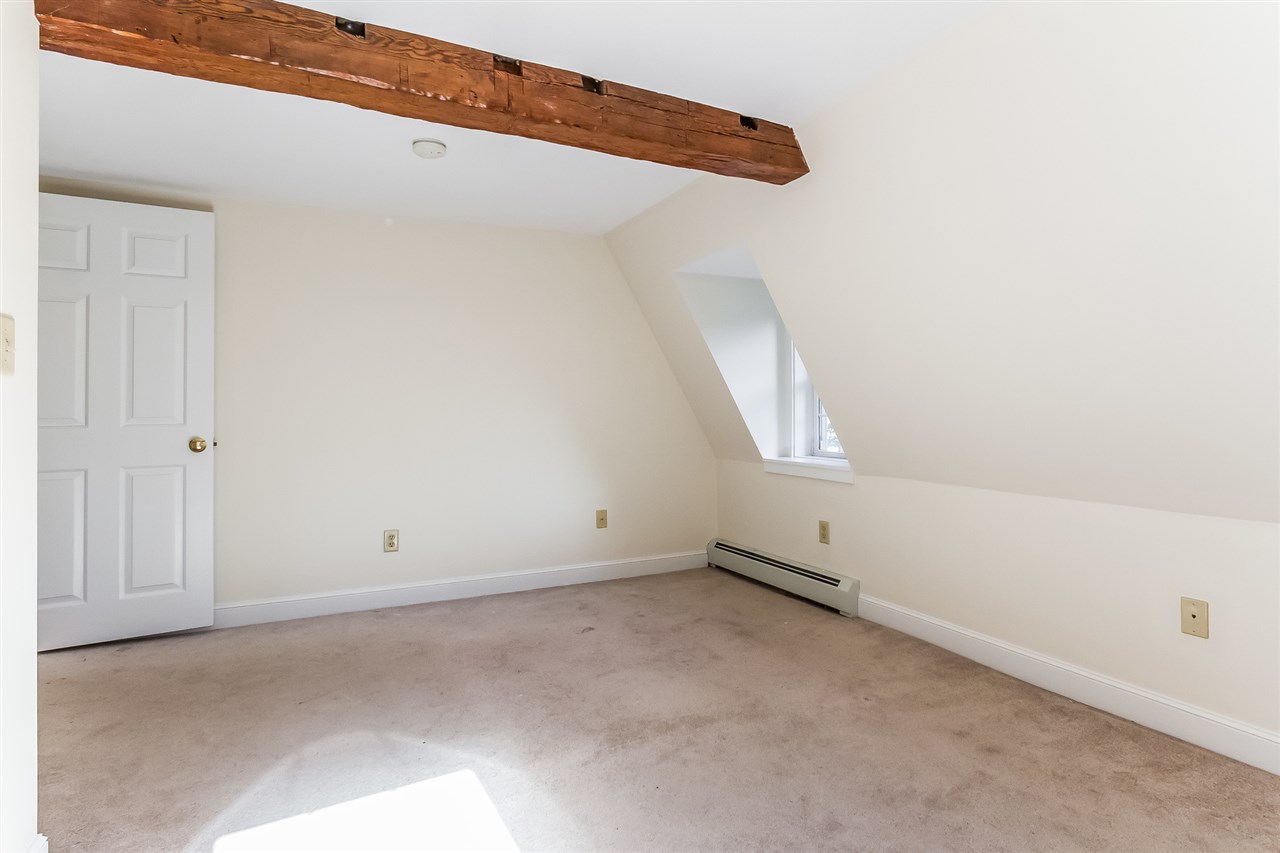9 Derry Road Chester, NH 03036 - Photo 21 of 38