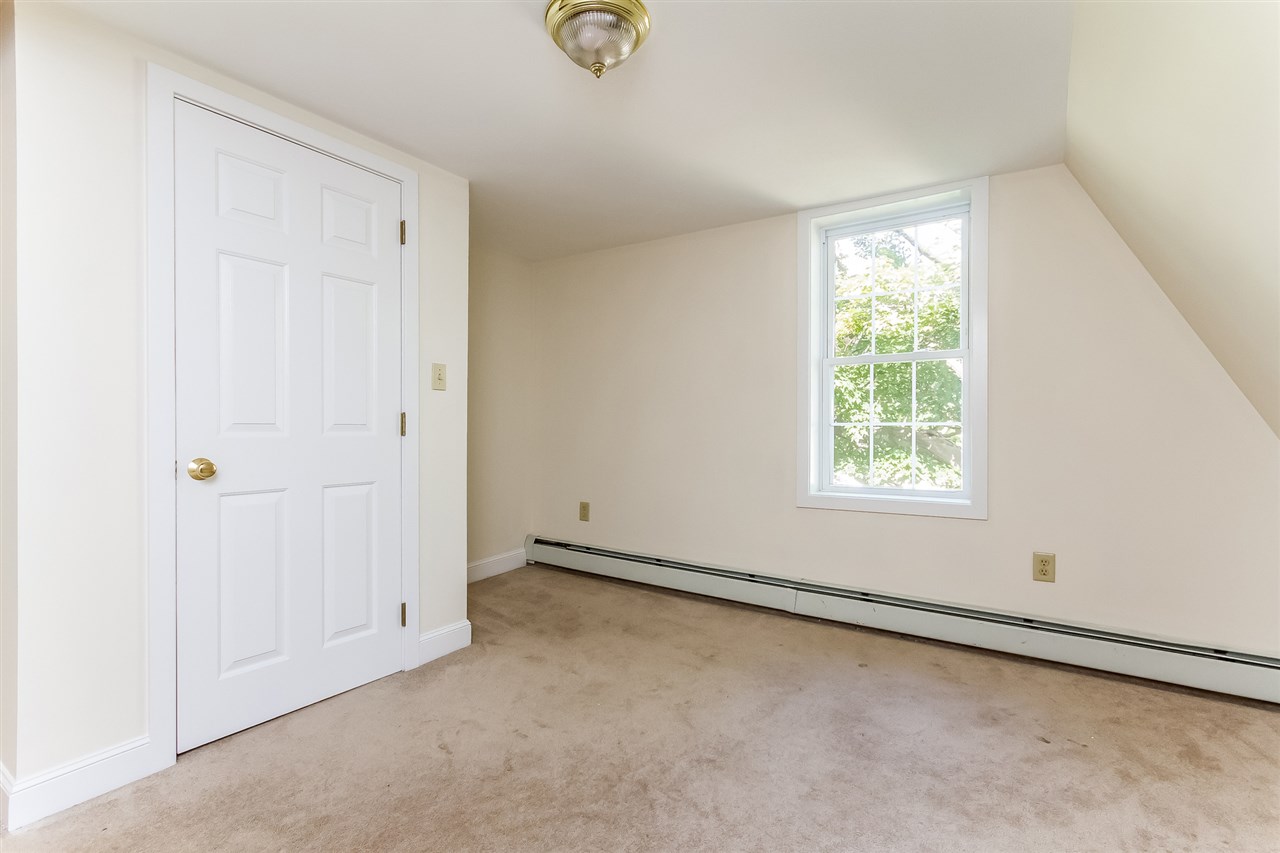 9 Derry Road Chester, NH 03036 - Photo 25 of 38