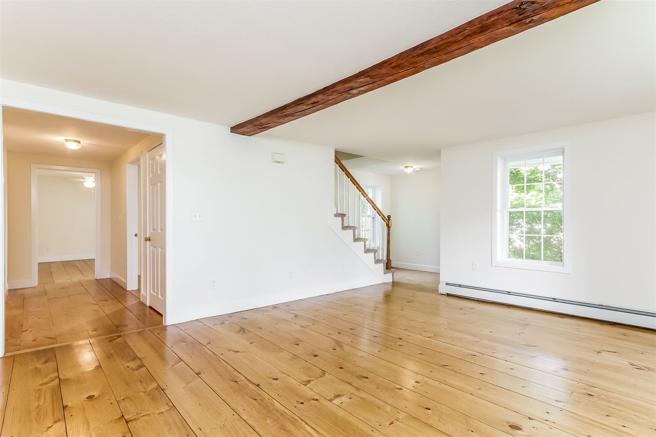 9 Derry Road Chester, NH 03036 - Photo 5 of 38