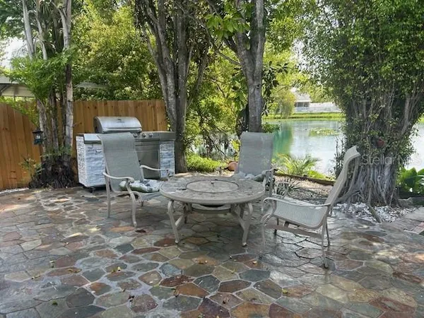 a view of yard with green space