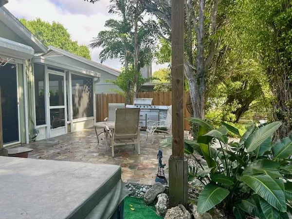 $420,000 | 7715 33rd Lane East, Sarasota, FL 34243