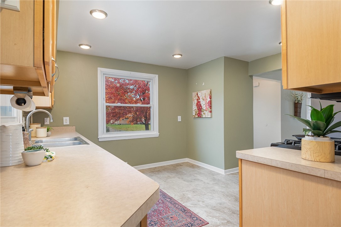 355 Orland Road Irondequoit, NY 14622 - Photo 12 of 34