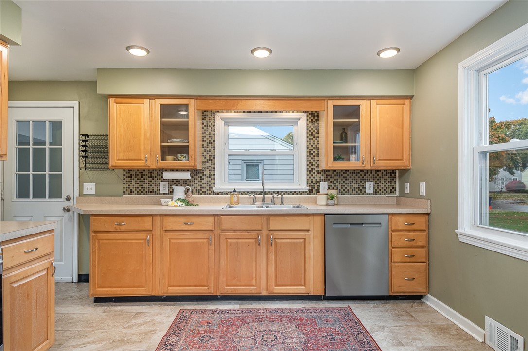 355 Orland Road Irondequoit, NY 14622 - Photo 9 of 34