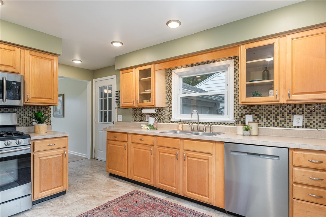 355 Orland Road Irondequoit, NY 14622 - Photo 10 of 34