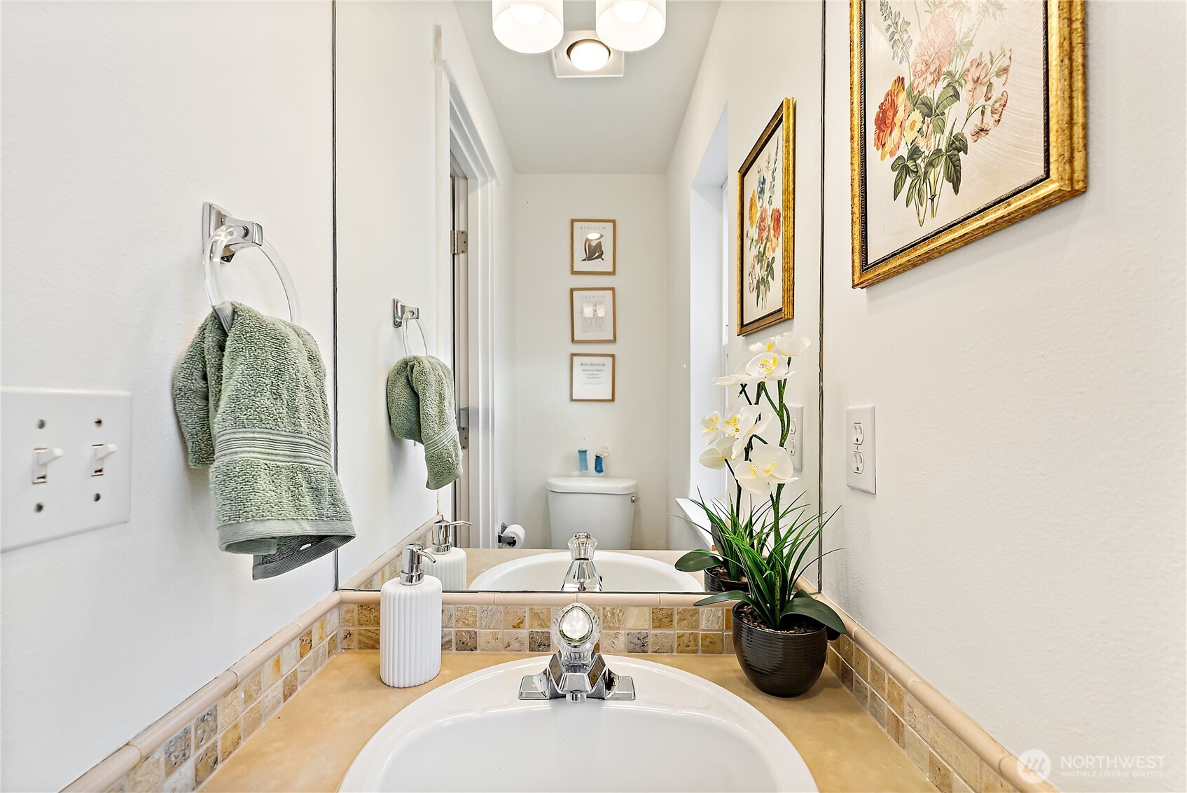 9239 Ashworth Avenue North, Unit B Seattle, WA 98103 - Photo 21 of 40 a living room with furniture and wooden floor