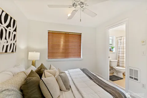 a view of a livingroom with furniture window and outside view