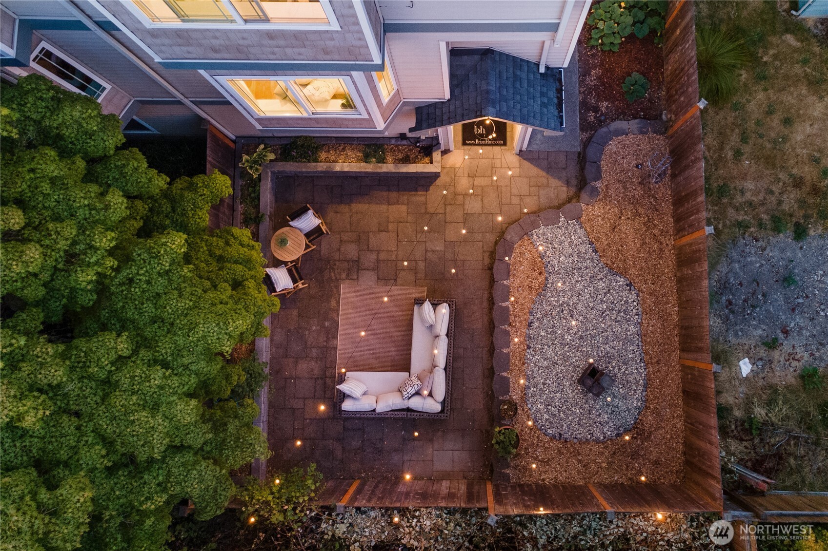 9239 Ashworth Avenue North, Unit B Seattle, WA 98103 - Photo 40 of 40 aerial view of a house with a yard