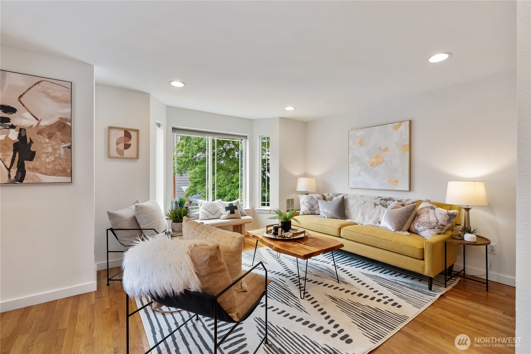 9239 Ashworth Avenue North, Unit B Seattle, WA 98103 - Photo 8 of 40 a living room with furniture and a window